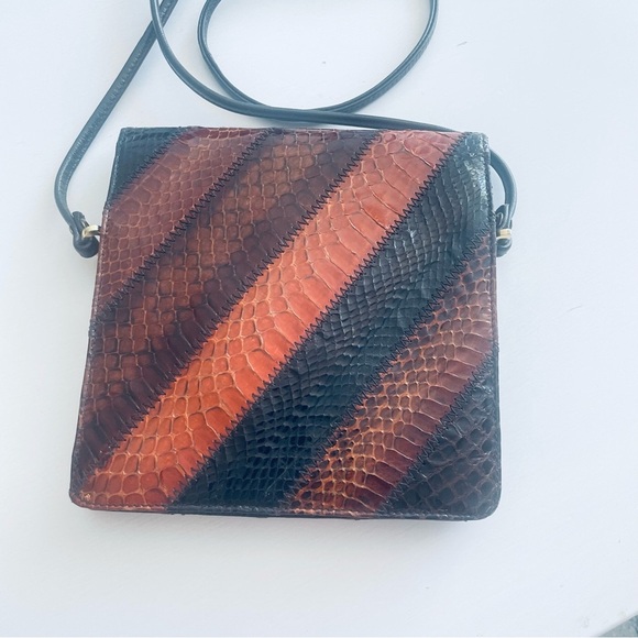 VINTAGE REPTILE LEATTHER BROWN SHOULDER CROSSBODY WOMEN BAG GOLD HARDWARE - Picture 3 of 14